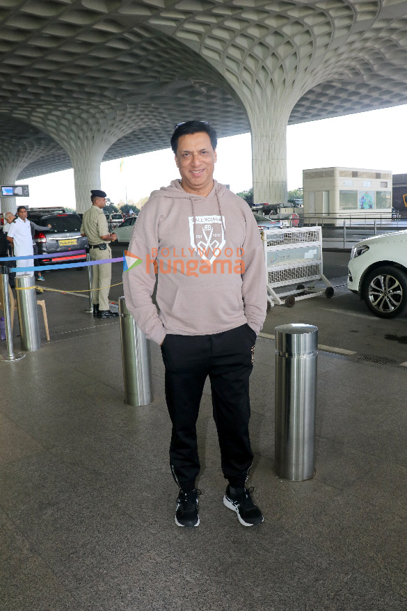 photos vicky kaushal katrina kaif varun dhawan and others snapped at the airport 6