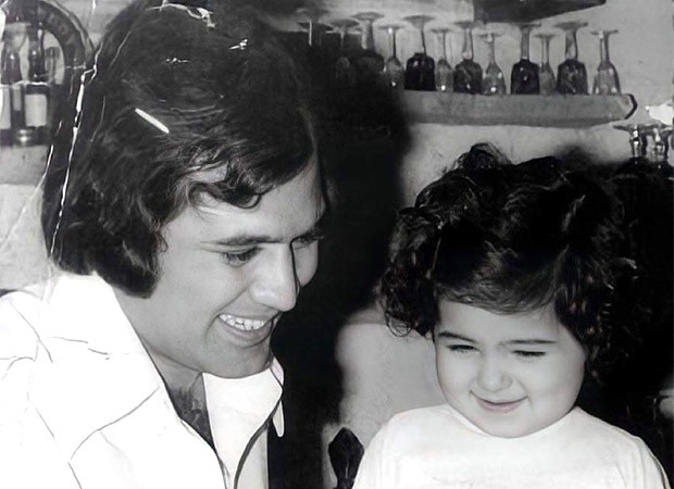 Twinkle Khanna shares a throwback picture with her late father, Rajesh Khanna, on their birthday : Bollywood News
