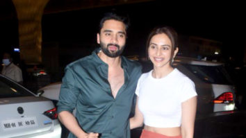 Rakul Preet Singh and Jackky Bhagnani wish paps Happy New Year at the airport