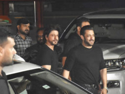 Salman Khan and Shah Rukh Khan share warm hug on Bhaijaan’s Birthday Bash