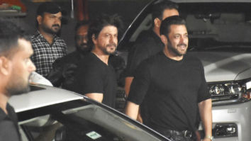 Salman Khan and Shah Rukh Khan share warm hug on Bhaijaan’s Birthday Bash