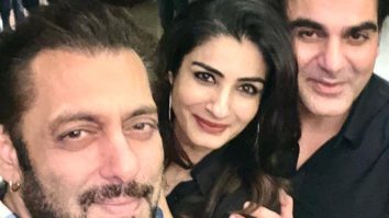 Salman Khan clicks “goofy” selfies with Raveena Tandon and Arbaaz Khan, see pics