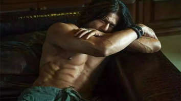 Shah Rukh Khan flaunting his ripped abs in THIS BTS video will leave you excited for Pathaan, watch