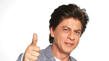 Shah Rukh Khan fans hoot and cheer for the Pathaan star at the Kolkata airport Shah Rukh Khan fans hoot and cheer for the Pathaan star at the Kolkata airport