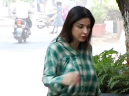 Shanaya Kapoor gets clicked with mom Maheep Kapoor in the city