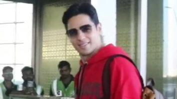 Sidharth Malhotra & Kiara Advani smile for paps at the airport