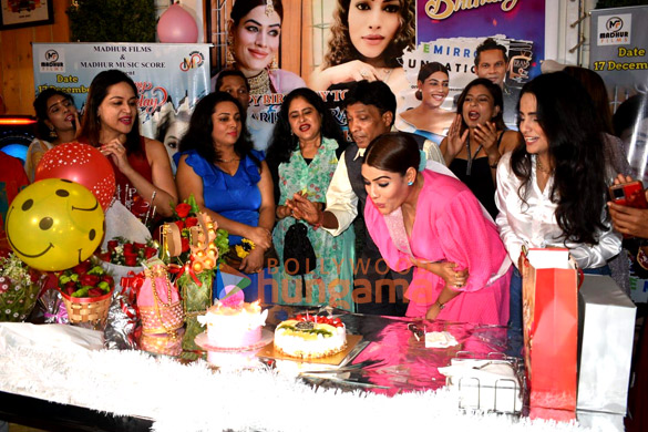 snapped bollywood veterans sunil pal and prakash tiwari madhur attend karishma raos birthday party 1