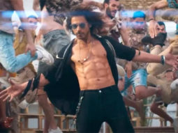 Shah Rukh Khan flaunts his ripped physique in behind-the-scenes of ‘Jhoome Jo Pathaan’; Bosco Martis says SRK was shy to show off his abs