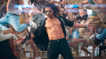 Shah Rukh Khan flaunts his ripped physique in behind-the-scenes of ‘Jhoome Jo Pathaan’; Bosco Martis says SRK was shy to show off his abs