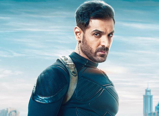 "We have an extraordinary battle when Shah Rukh Khan takes on John Abraham" - says Pathaan director Siddharth Anand "We have an extraordinary battle when Shah Rukh Khan takes on John Abraham" - says Pathaan director Siddharth Anand