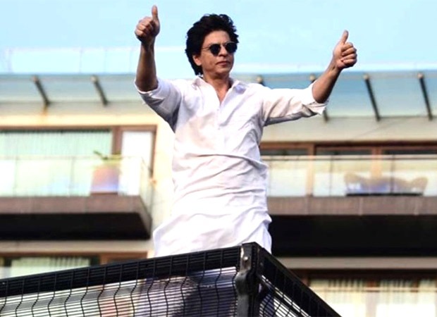 #AskSRK: Pathaan star Shah Rukh Khan says it feels like ‘balancing act’ on the edge of his balcony whenever he greets the fans : Bollywood News