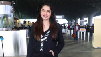 Bhagyashree waves at paps as she gets clicked at the airport