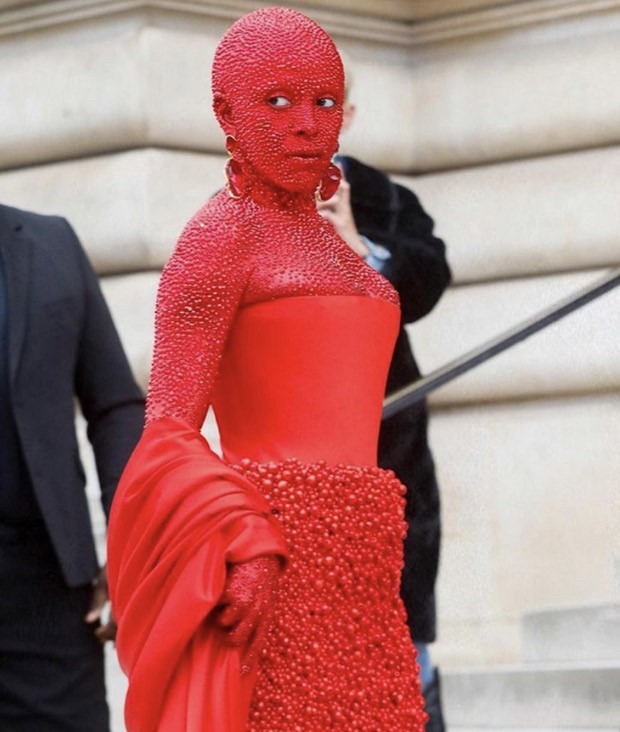 Doja Cat covered her body in 30,000 swarovski crystals for Fashion Week; spends 5 HOURS in the make-up chair as she dons head-to-toe red body paint