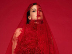 Elli AvrRam looks like the definition of elegance in red!