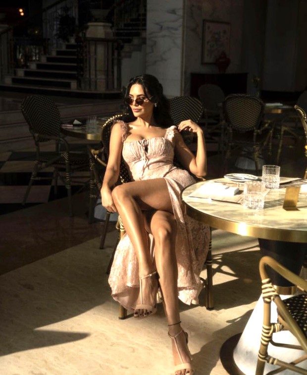 Esha Gupta spends a lovely sunny afternoon in Doha in a charming flowery strappy dress