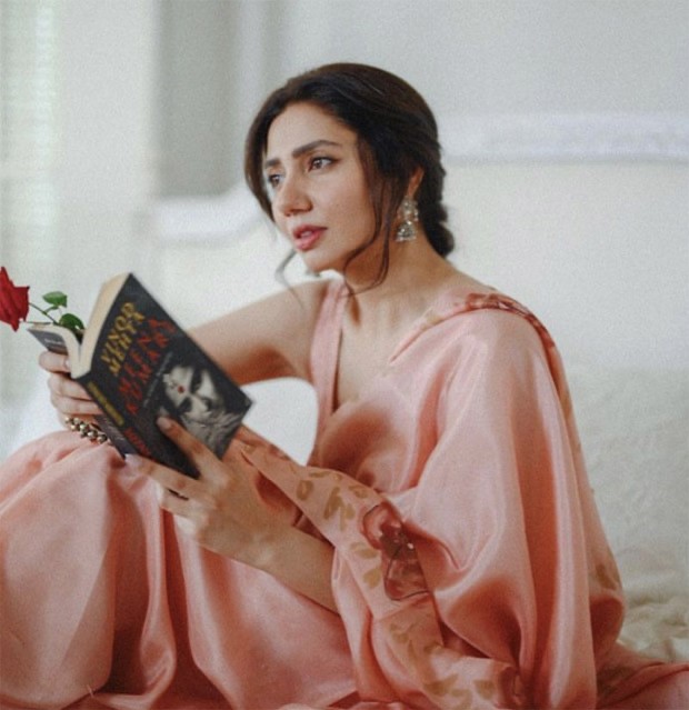 Mahira Khan looks like she just stepped out of a painting in her peach blush saree and sleeveless blouse