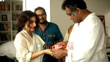 On The Sets Of The Movie Metro… In Dino