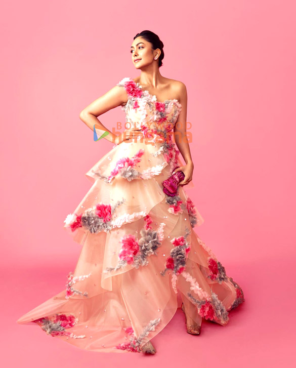 mrunal thakur 1 106