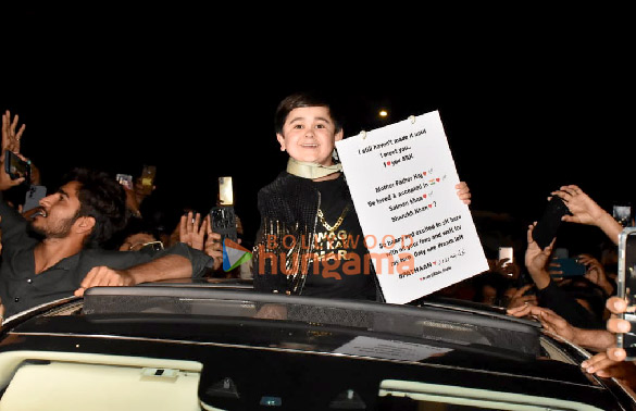 photos abdu rozik poses outside shah rukh khans mannat in bandra 1