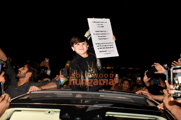 photos abdu rozik poses outside shah rukh khans mannat in bandra 4