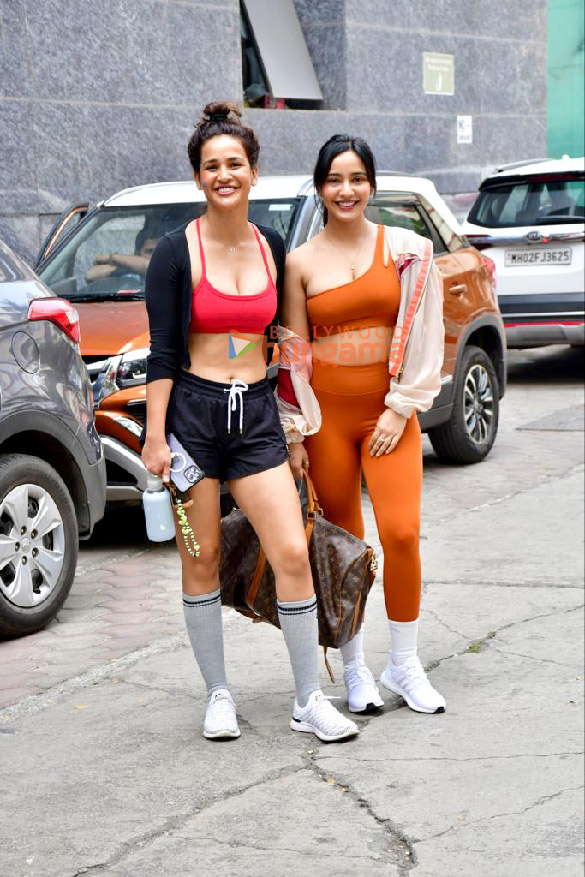Photos: Aisha Sharma and Neha Sharma spotted outside a gym in Bandra Photos: Aisha Sharma and Neha Sharma spotted outside a gym in Bandra