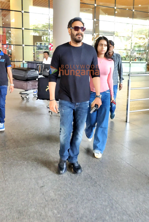 photos ajay devgn nysa devgan and manoj bajpayee snapped at the airport 3