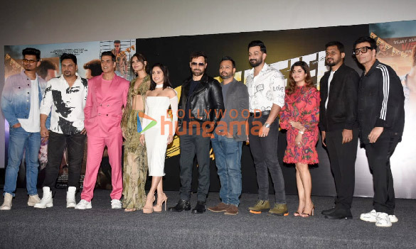 photos akshay kumar emraan hashmi nushrratt bharuccha diana penty and others snapped at the trailer launch of selfiee 1