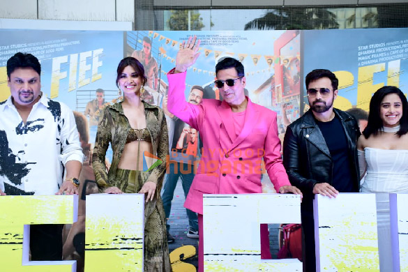 photos akshay kumar emraan hashmi nushrratt bharuccha and diana penty snapped at the trailer launch of selfiee 8