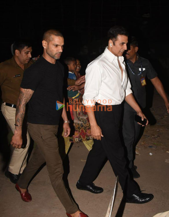 photos akshay kumar and shikhar dhawan snapped at the versova jetty 5