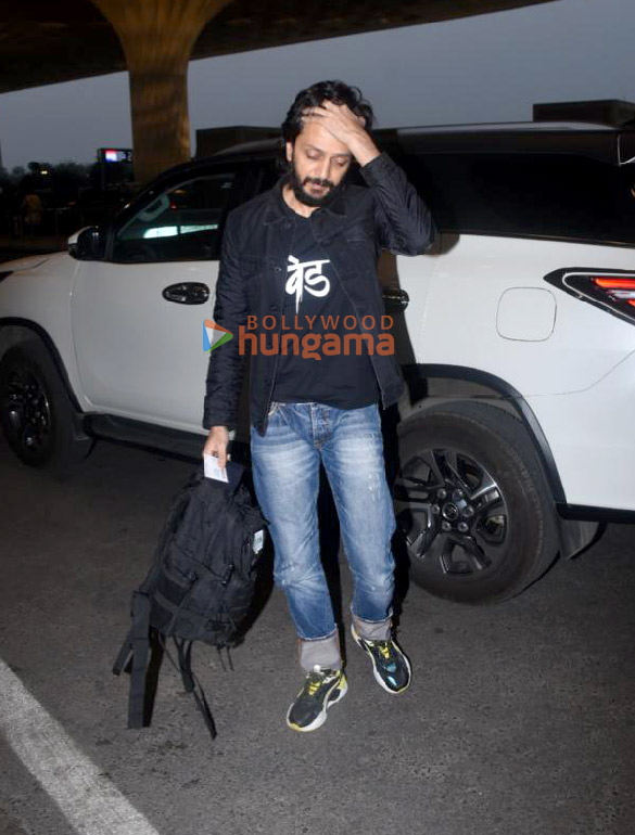photos alaya f and riteish deshmukh snapped at the airport 2