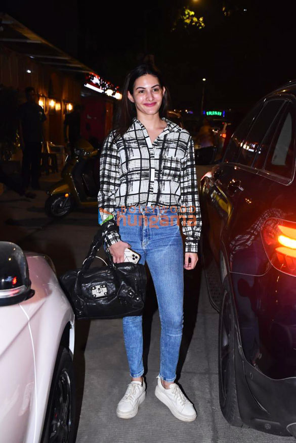 photos amyra dastur snapped in bandra 1 4