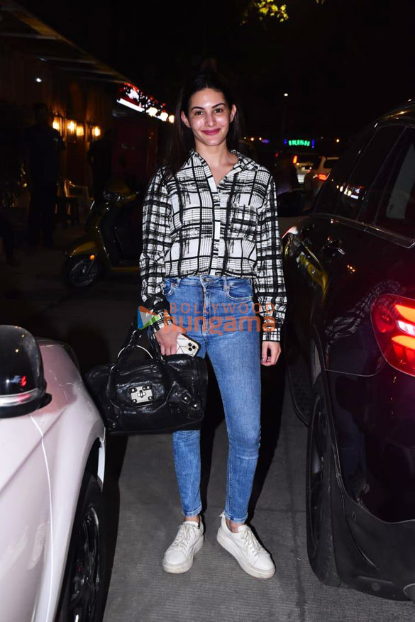 photos amyra dastur snapped in bandra 4 4