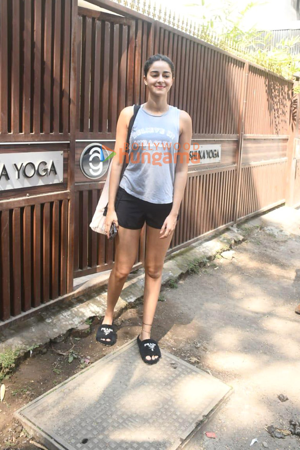 photos ananya panday spotted at anshuka yoga in bandra 2 24