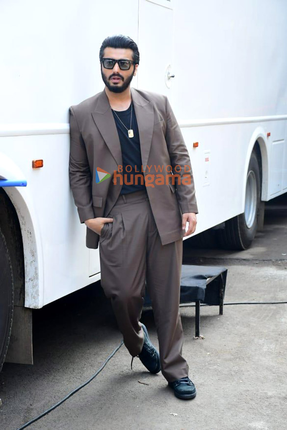photos arjun kapoor and tabu snapped promoting their film kuttey on sets of indian idol 2