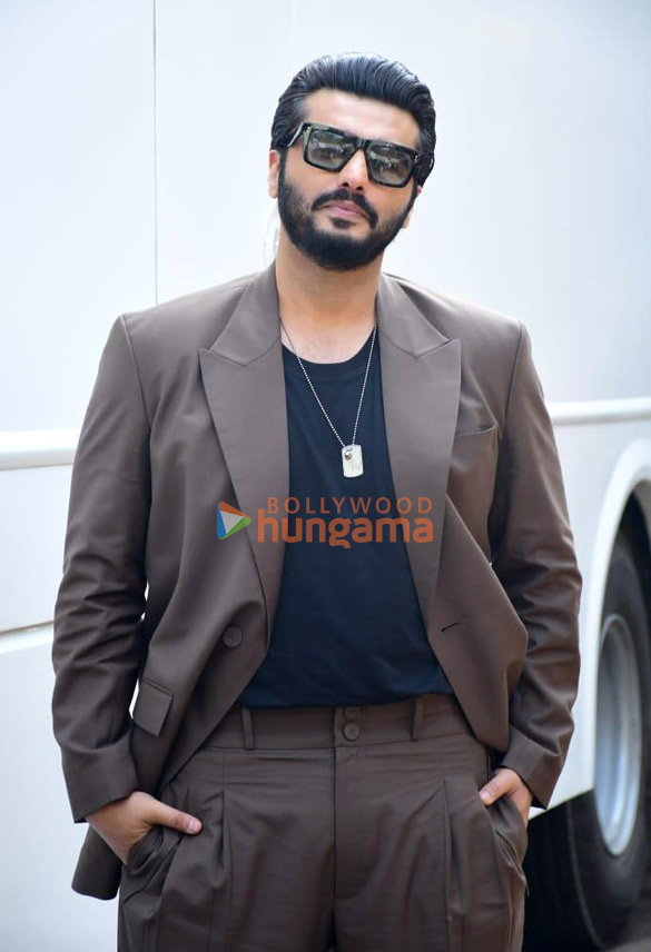 photos arjun kapoor and tabu snapped promoting their film kuttey on sets of indian idol 6