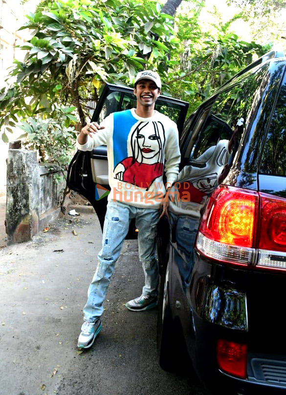 photos babil khan snapped in juhu 1