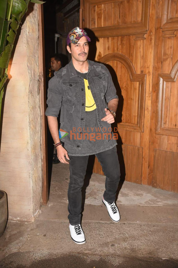 photos celebs grace the wrap up party of the film apurva 5