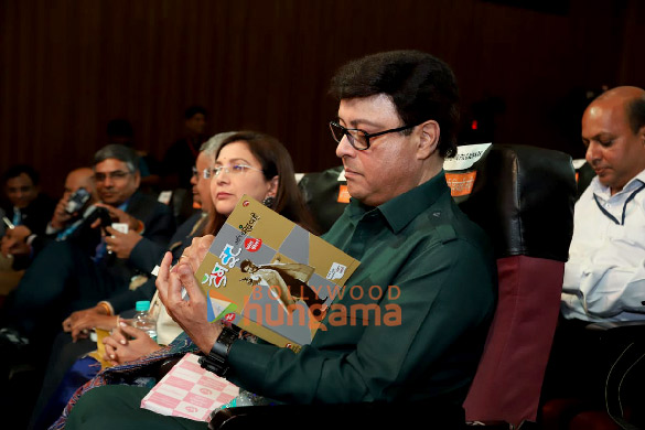 photos dcm devendra fadnavis sachin pilgaonkar addinath kothare and other celebs attend the launch of mahesh kothares autobiography damn it aani barach kahi 5