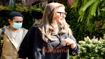 Photos: Dimple Kapadia snapped in Juhu