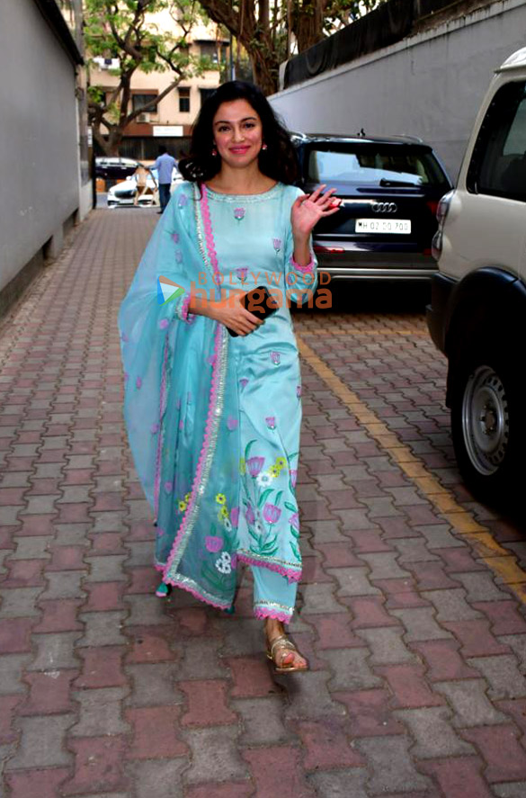 photos divya khosla kumar snapped at the vishesh films office 2