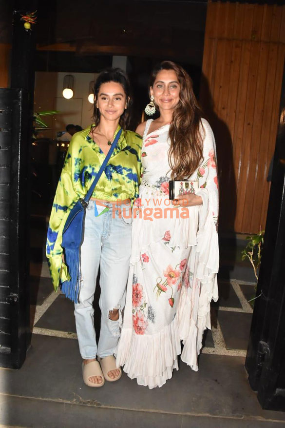 photos farhan akhtar shibani dandekar and anusha dandekar snapped at mizu in bandra 1