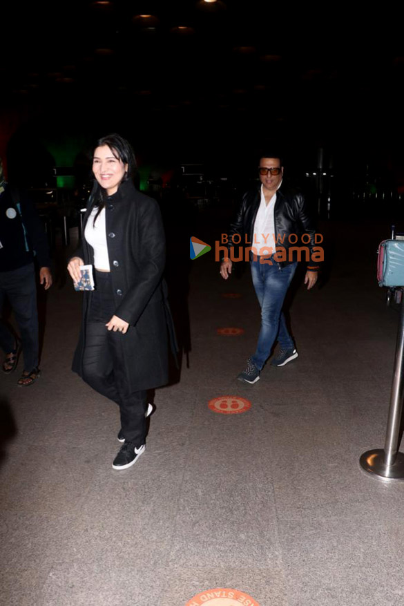 photos govinda and tina ahuja snapped at the airport 3