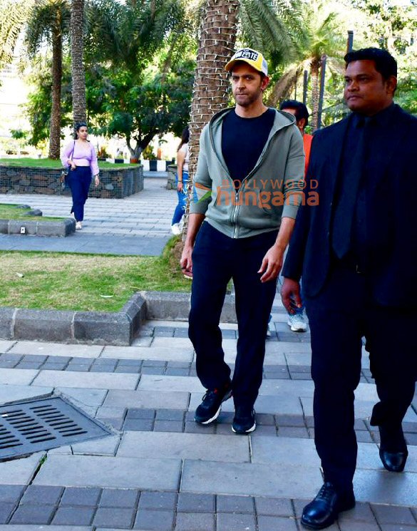photos hrithik roshan snapped with family at bkc 5