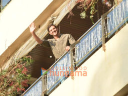 Photos: Hrithik Roshan spotted on his birthday at his residence in Juhu