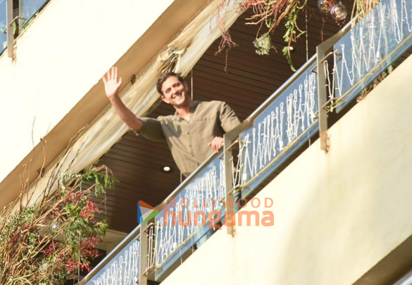 photos hrithik roshan spotted on his birthday at his residence in juhu 2
