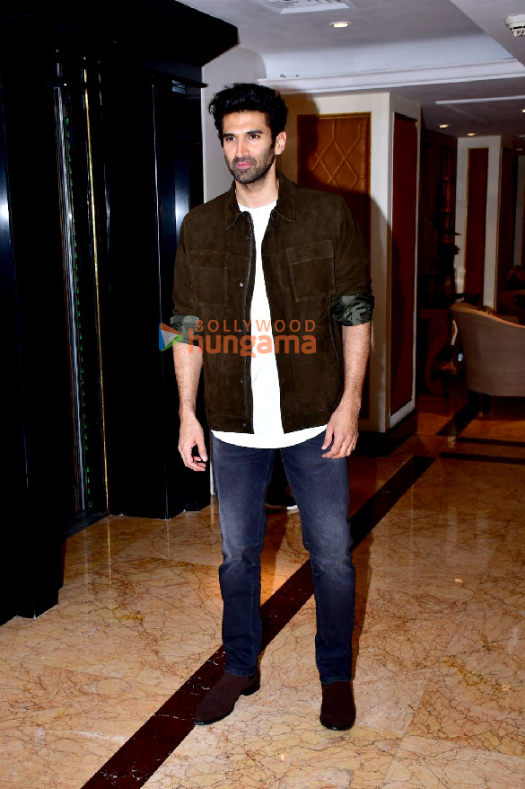 photos jacqueline fernandez and aditya roy kapur attend dadasaheb phalke international film festival awards 2023 1