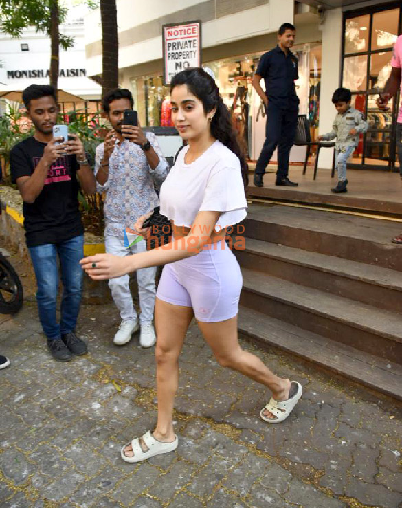 Photos: Janhvi Kapoor spotted outside the gym