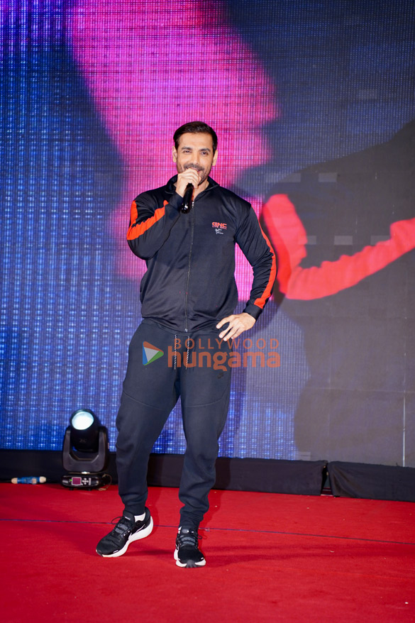 photos john abraham snapped attending the guardian live well event 4