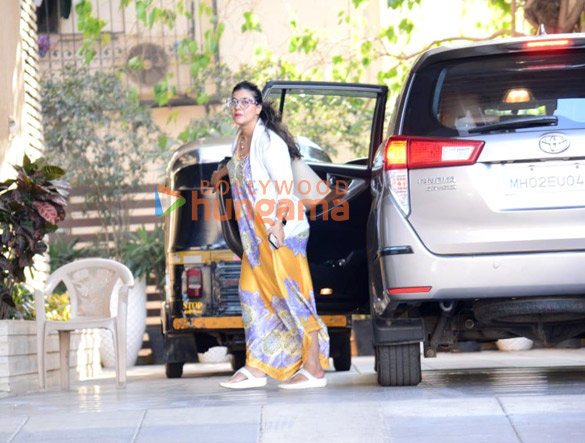 photos kajol snapped in juhu 3 2