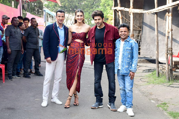 photos kartik aaryan kriti sanon and the cast of shehzada snapped promoting the film on sets of the kapil sharma show 7